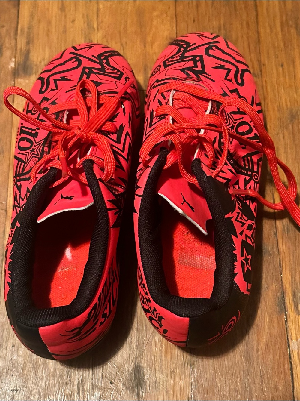 Puma black and red soccer shoes - Picture 3 of 3